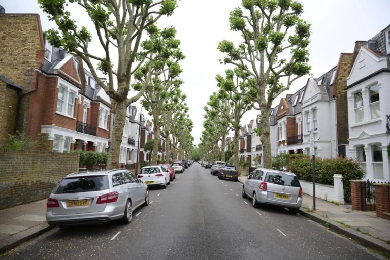 Hammersmith and Fulham Parking: Navigating by Car